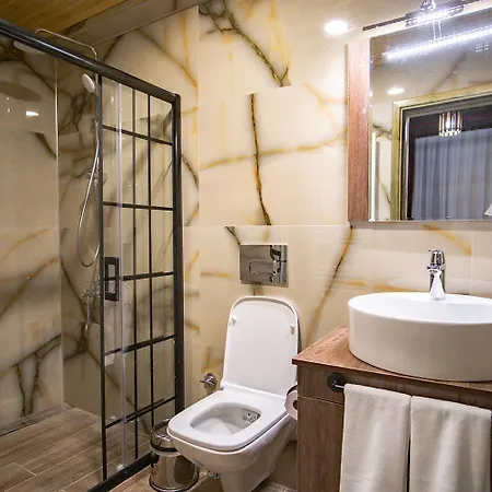 מלון Uchisar Premium *